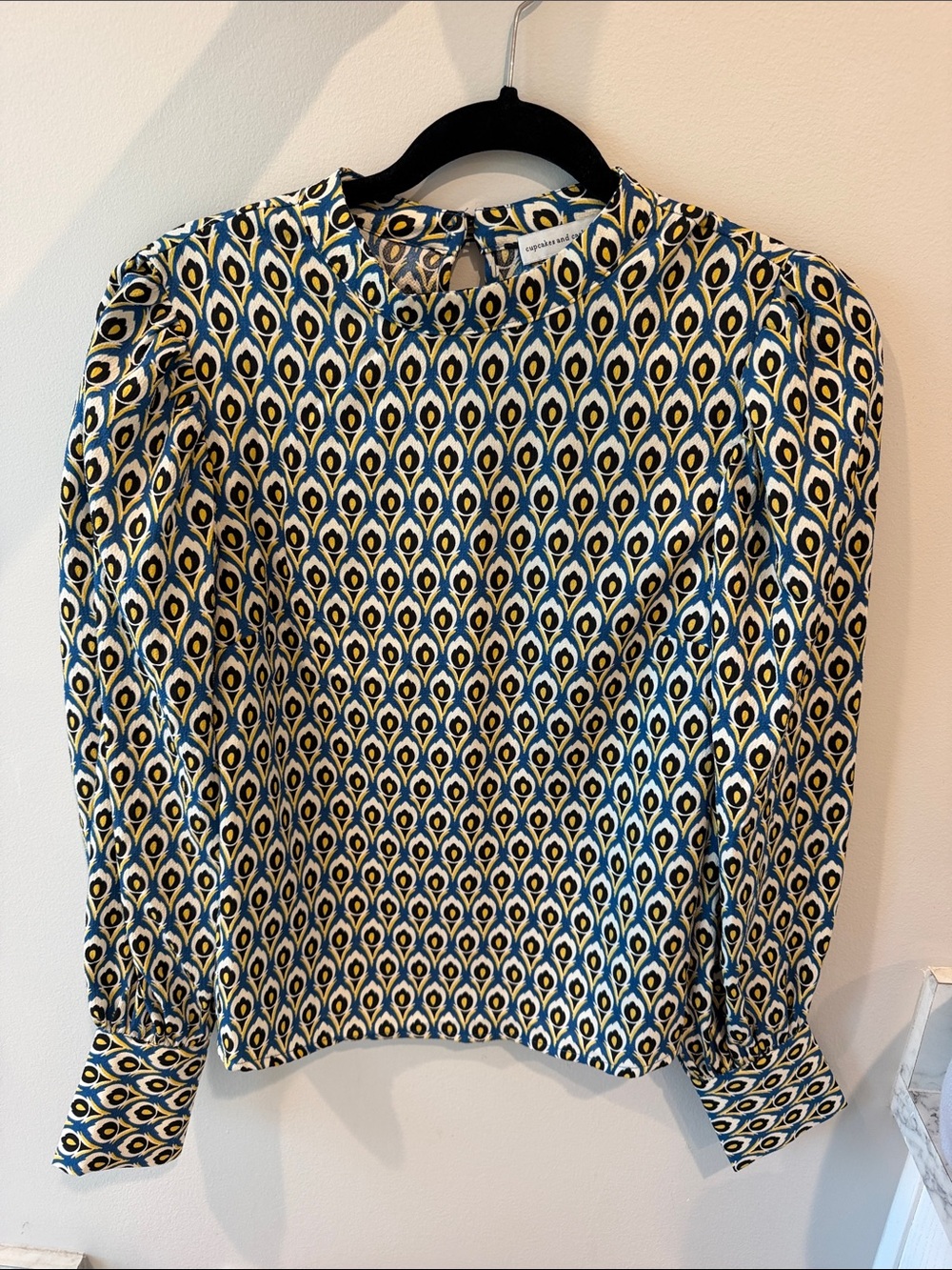 cupcakes & cashmere Blue, White & Yellow Geometric Puff-Sleeve Blouse